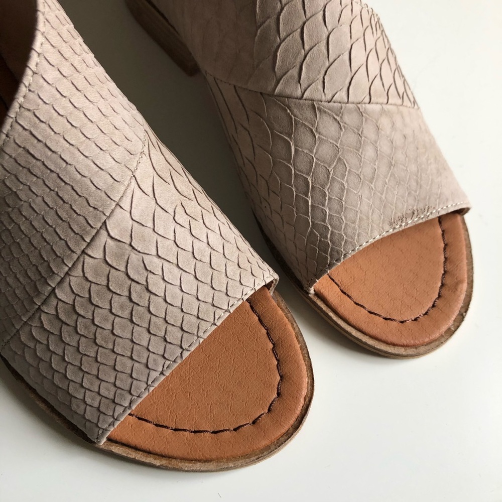 Textured D’Orsay Flat Sandal - Picture 3 of 5